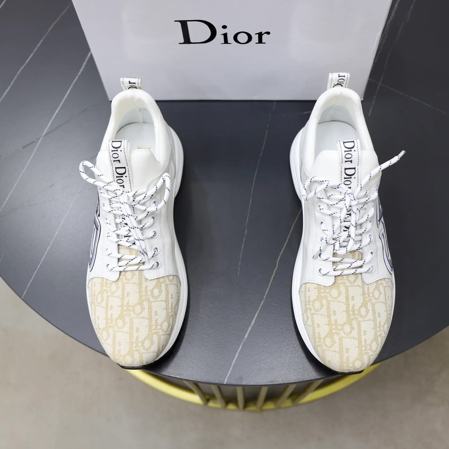 Ex-factory price: 462💰🙅‍♂️🙅‍♂️🙅‍♂️ Brand: Dior DIOR Standard code: 38-44 (45 customized) Grade: Same as the official website Material: Original material splicing Comfortable and breathable lining Lightweight and wear-resistant sports outsole Style category: Men's fashionable casual shoes Running sneakers Distinguished luxury brand elements Top luxury Color: actual picture color